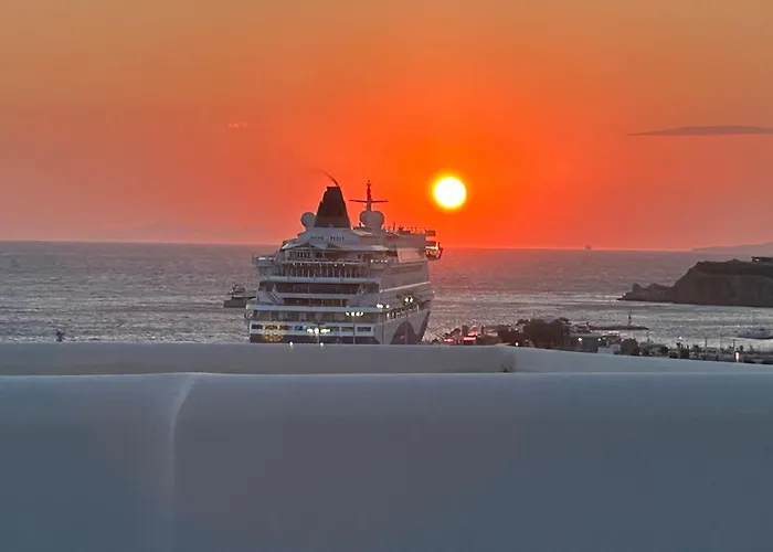 Sunny New Port Mykonos 3*