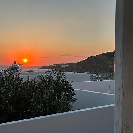 Sunny New Port Mykonos Gasthof Tourlos
