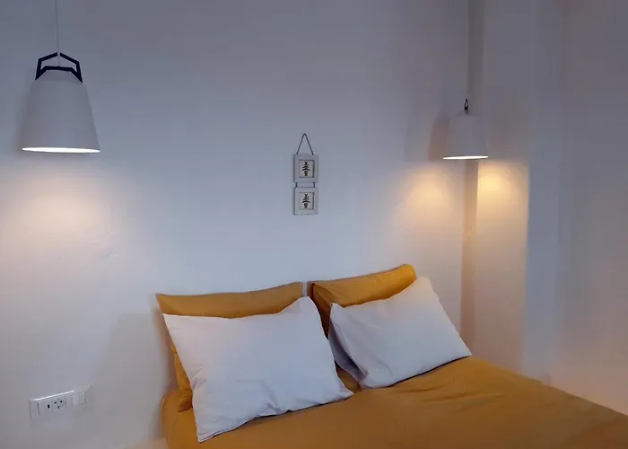 Sunny New Port Mykonos Affittacamere Tourlos