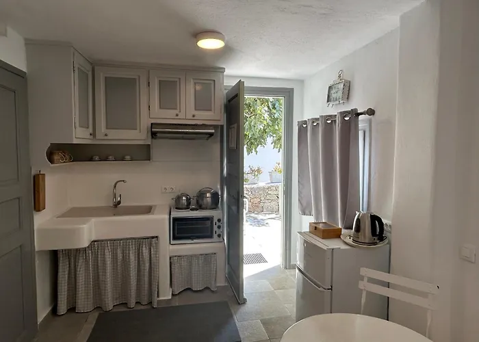 Sunny New Port Mykonos Tourlos