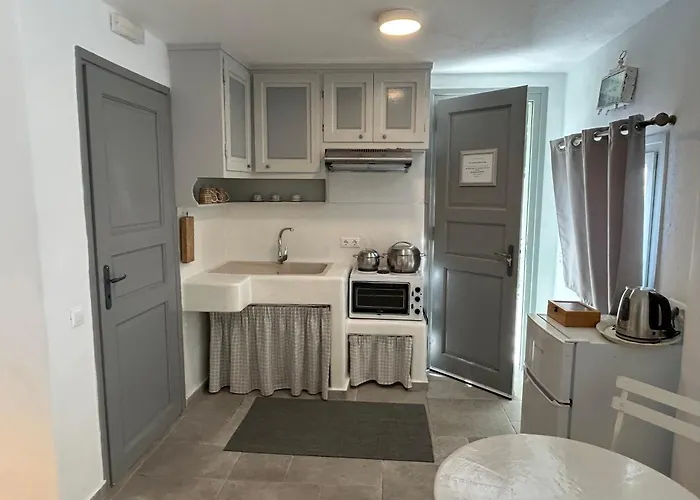 Sunny New Port Mykonos