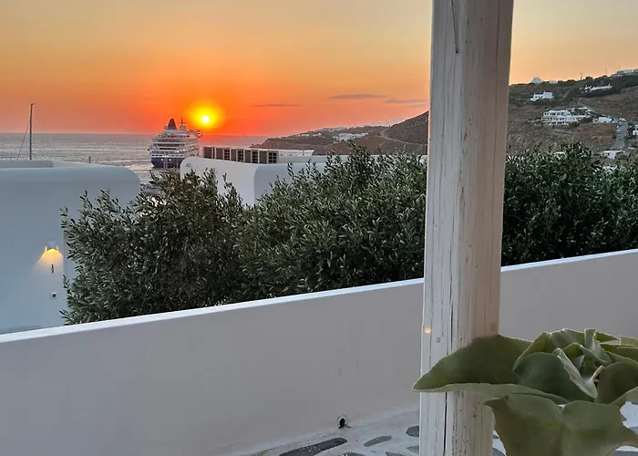 Sunny New Port Mykonos 3* Tourlos