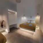 Sunny New Port Mykonos בית הארחה טורלוס