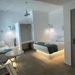 בית הארחה Sunny New Port Mykonos