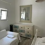 בית הארחה Sunny New Port Mykonos טורלוס