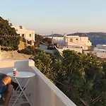 Sunny New Port Mykonos בית הארחה טורלוס