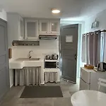 בית הארחה Sunny New Port Mykonos טורלוס