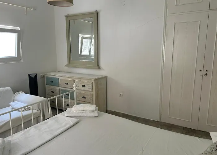 Sunny New Port Mykonos Guest house Tourlos